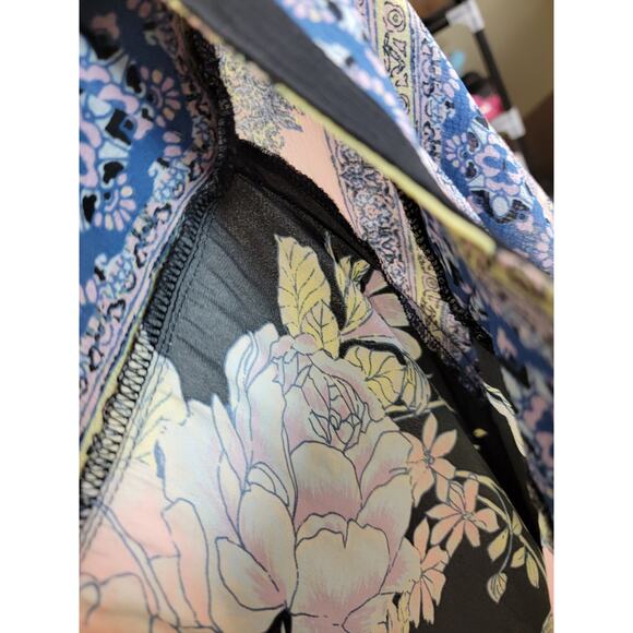 Free People Blue Nile Top Size X-Small Black and Blue Print 3/4 Sleeve Waist Tie - Picture 5 of 5